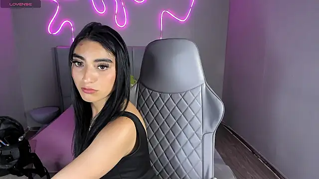 Emma and Issac online show from February 6, 8:16 pm