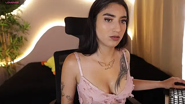 Emma and Issac online show from March 12, 8:46 pm