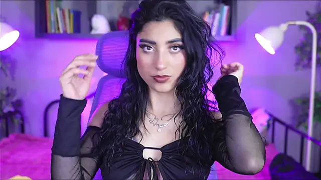 Emma and Issac online show from October 18, 6:26 am