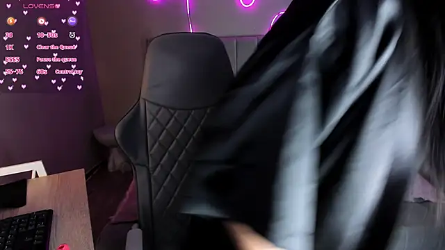 Emma and Issac online show from February 23, 9:26 pm