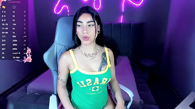 Emma and Issac online show from January 13, 4:38 am