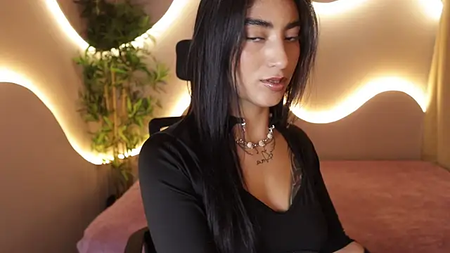 Emma and Issac online show from March 30, 8:43 pm