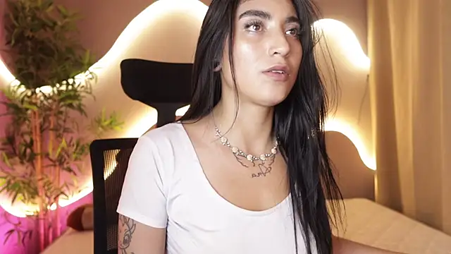 Emma and Issac online show from April 8, 9:22 am