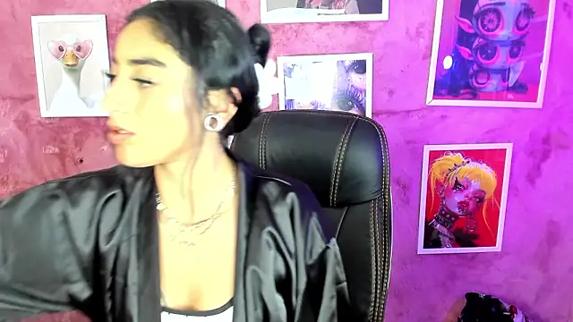 Emma and Issac online show from February 21, 8:55 pm