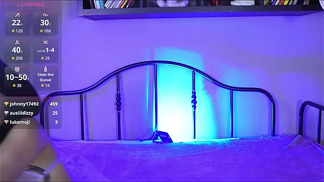 Emma and Issac online show from October 1, 3:55 am