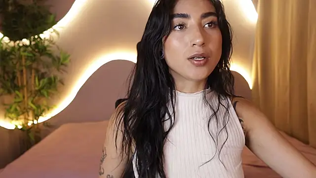 Emma and Issac online show from March 16, 8:22 pm