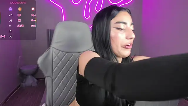 Emma and Issac online show from September 15, 4:02 am