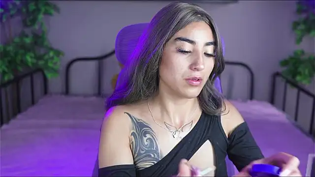 Emma and Issac online show from February 5, 8:15 pm