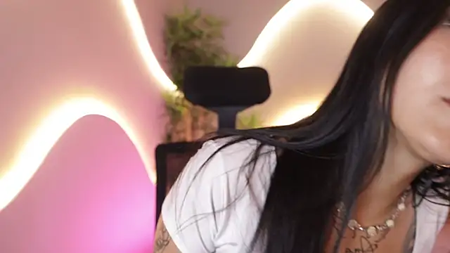 Emma and Issac online show from April 7, 8:43 pm