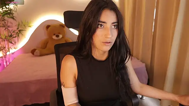 Emma and Issac online show from April 17, 9:39 pm