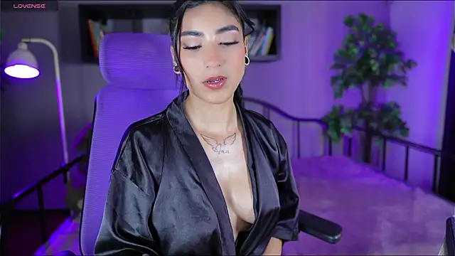 Emma and Issac online show from February 28, 9:14 pm