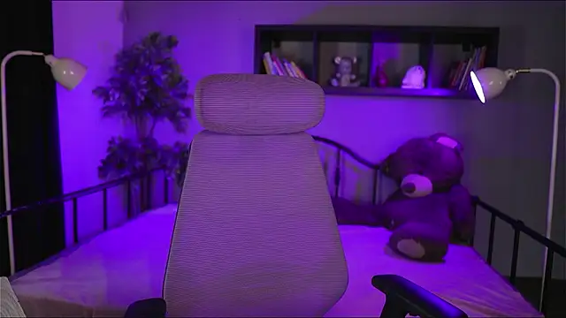 Emma and Issac online show from March 7, 8:36 pm