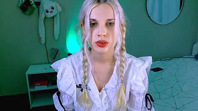 Snapshot of carmen_crybaby chatting on September 30, 11:11 pm carmen crybaby online show from September 30, 11:11 pm