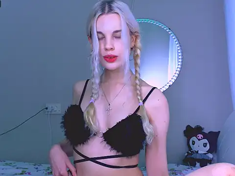 Snapshot of carmen_crybaby chatting on October 13, 4:41 pm carmen crybaby online show from October 13, 4:41 pm