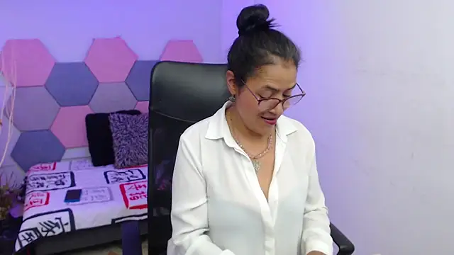 AmandaPeet online show from November 6, 7:51 pm