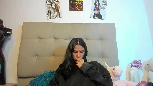 Snapshot of VioletaHolly chatting on December 13, 9:43 pm VioletaHolly online show from December 13, 9:43 pm