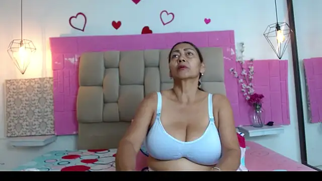 Damary Leon online show from April 16, 7:03 pm