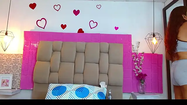 Damary Leon online show from November 21, 7:35 pm