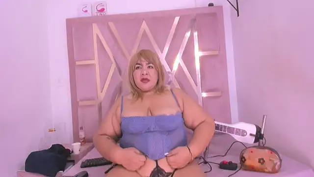 Snapshot of samantaasm chatting on November 16, 8:46 pm samantaasm online show from November 16, 8:46 pm