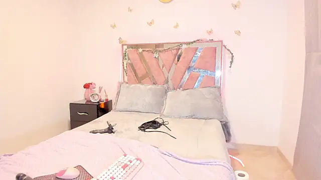 Snapshot of Ella_Lenox chatting on November 13, 12:58 am Ella Lenox online show from November 13, 12:58 am