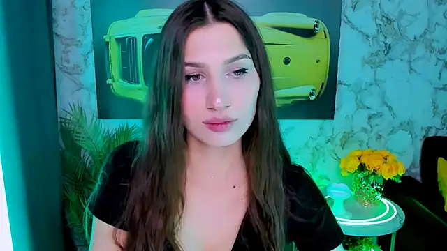 Mollyinyourmind online show from April 16, 9:15 pm