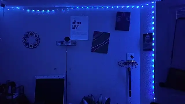 Triggerhappycj100 online show from April 14, 11:21 pm