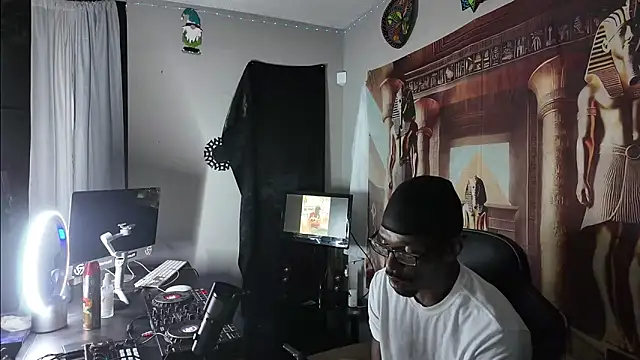 Triggerhappycj100 online show from March 30, 9:11 am