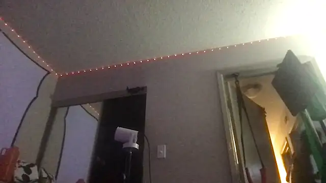 Triggerhappycj100 online show from April 21, 4:13 pm