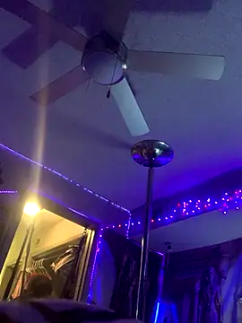 Snapshot of Triggerhappycj100 chatting on October 31, 5:59 am Triggerhappycj100 online show from October 31, 5:59 am