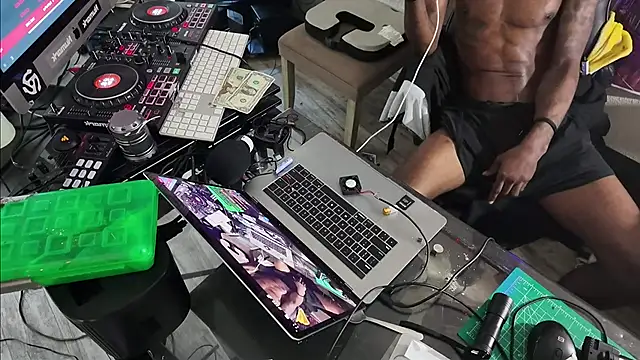 Triggerhappycj100 online show from May 7, 8:56 pm