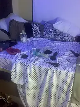 Snapshot of Triggerhappycj100 chatting on February 18, 8:16 pm Triggerhappycj100 online show from February 18, 8:16 pm