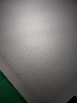 Snapshot of Triggerhappycj100 chatting on March 3, 9:27 am Triggerhappycj100 online show from March 3, 9:27 am