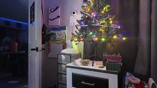 Triggerhappycj100 online show from March 25, 9:35 pm