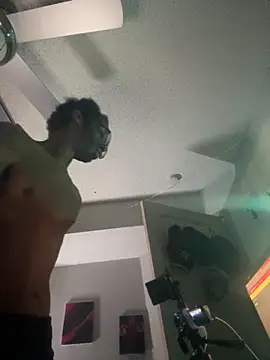 Snapshot of Triggerhappycj100 chatting on November 4, 2:15 am Triggerhappycj100 online show from November 4, 2:15 am