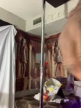 Snapshot of Triggerhappycj100 chatting on February 12, 4:23 am Triggerhappycj100 online show from February 12, 4:23 am