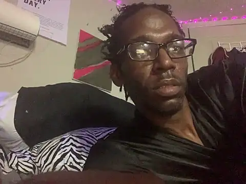 Triggerhappycj100 online show from March 7, 7:59 am