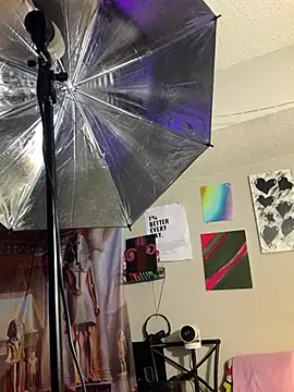 Snapshot of Triggerhappycj100 chatting on February 17, 10:45 am Triggerhappycj100 online show from February 17, 10:45 am