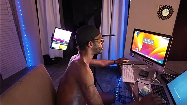 Triggerhappycj100 online show from March 22, 6:04 am