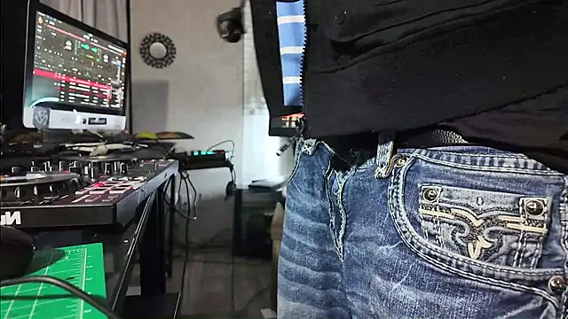 Triggerhappycj100 online show from April 28, 12:31 am