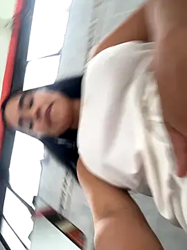 Snapshot of laure_torres chatting on November 4, 7:06 pm laure torres online show from November 4, 7:06 pm