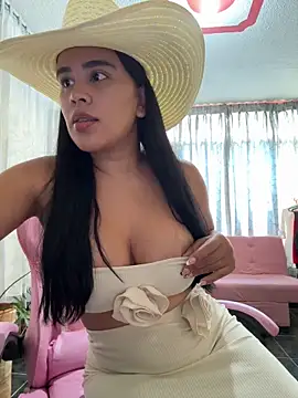 laure torres online show from April 22, 7:31 pm