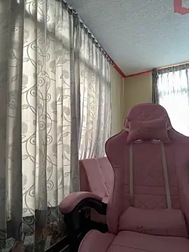 Snapshot of laure_torres chatting on September 17, 4:09 pm laure torres online show from September 17, 4:09 pm