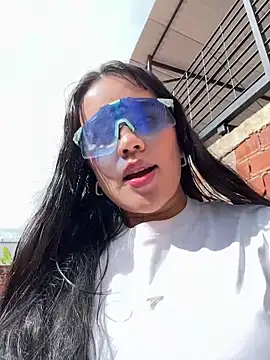 laure torres online show from May 25, 1:54 pm