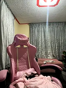 Snapshot of laure_torres chatting on October 13, 7:10 am laure torres online show from October 13, 7:10 am