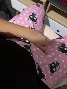 Snapshot of laure_torres chatting on September 24, 7:04 am laure torres online show from September 24, 7:04 am