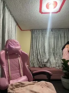 Snapshot of laure_torres chatting on October 1, 10:57 pm laure torres online show from October 1, 10:57 pm