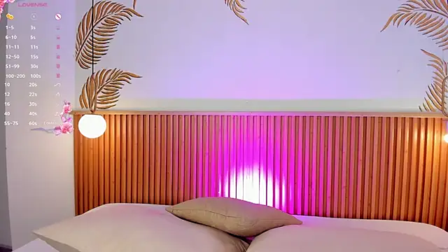 Snapshot of Valleriie_ chatting on November 7, 2:32 pm Valleriie online show from November 7, 2:32 pm