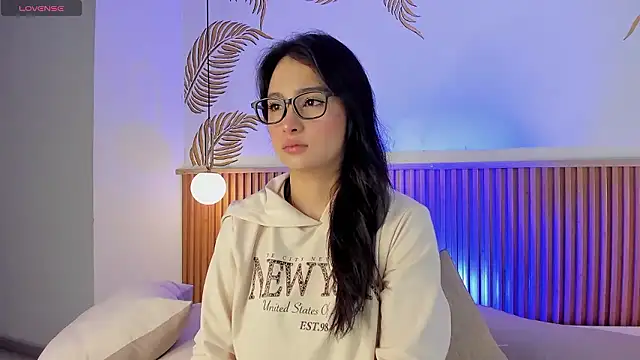 Valleriie  online show from January 16, 2:43 pm