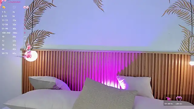 Snapshot of Valleriie_ chatting on November 22, 1:54 pm Valleriie online show from November 22, 1:54 pm