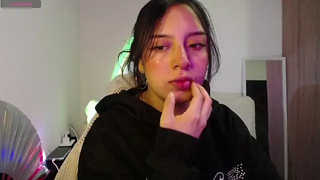 Snapshot of immisssilver chatting on October 4, 12:56 am immisssilver online show from October 4, 12:56 am